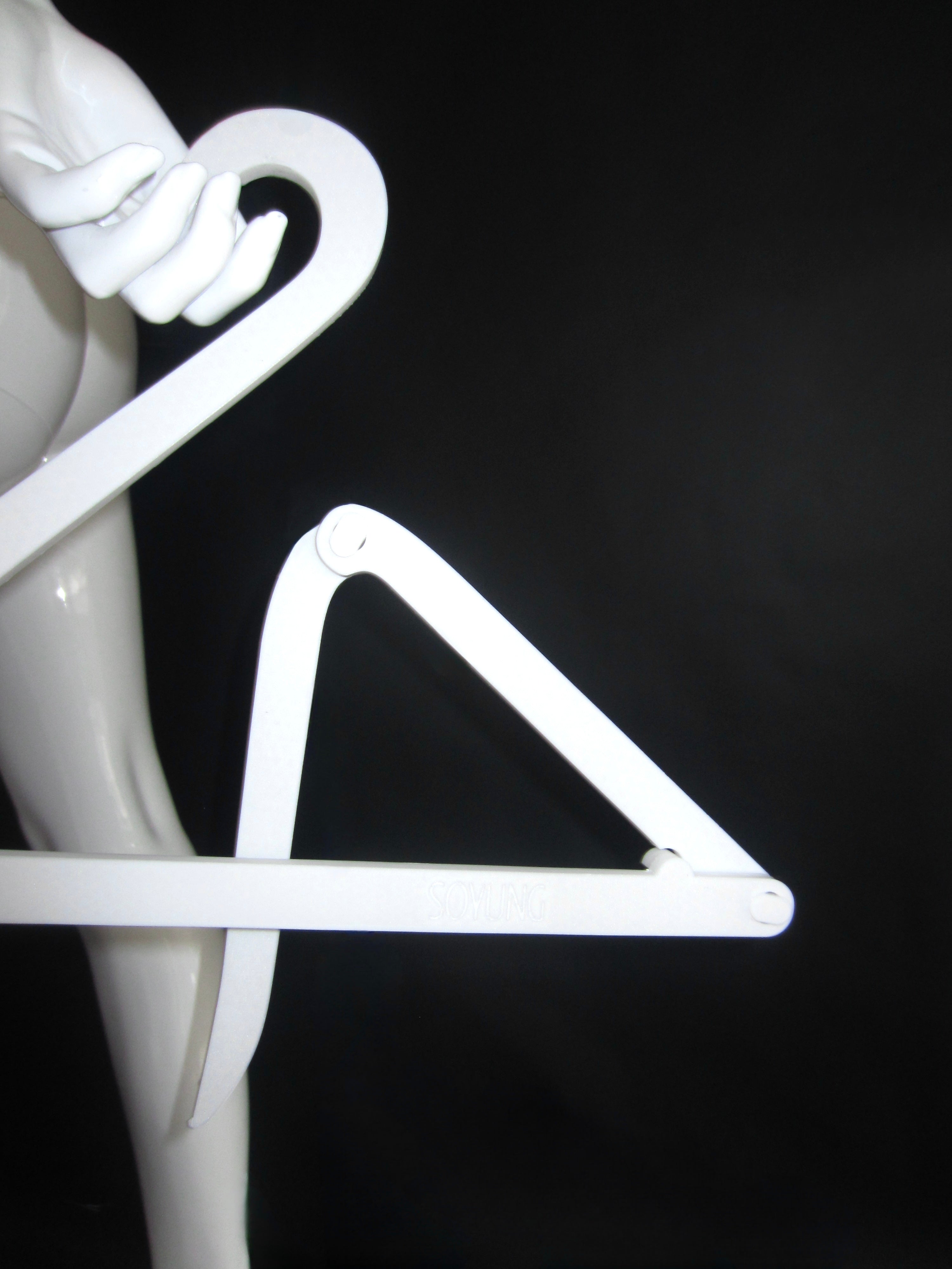 COLLAPSIBLE HANGER