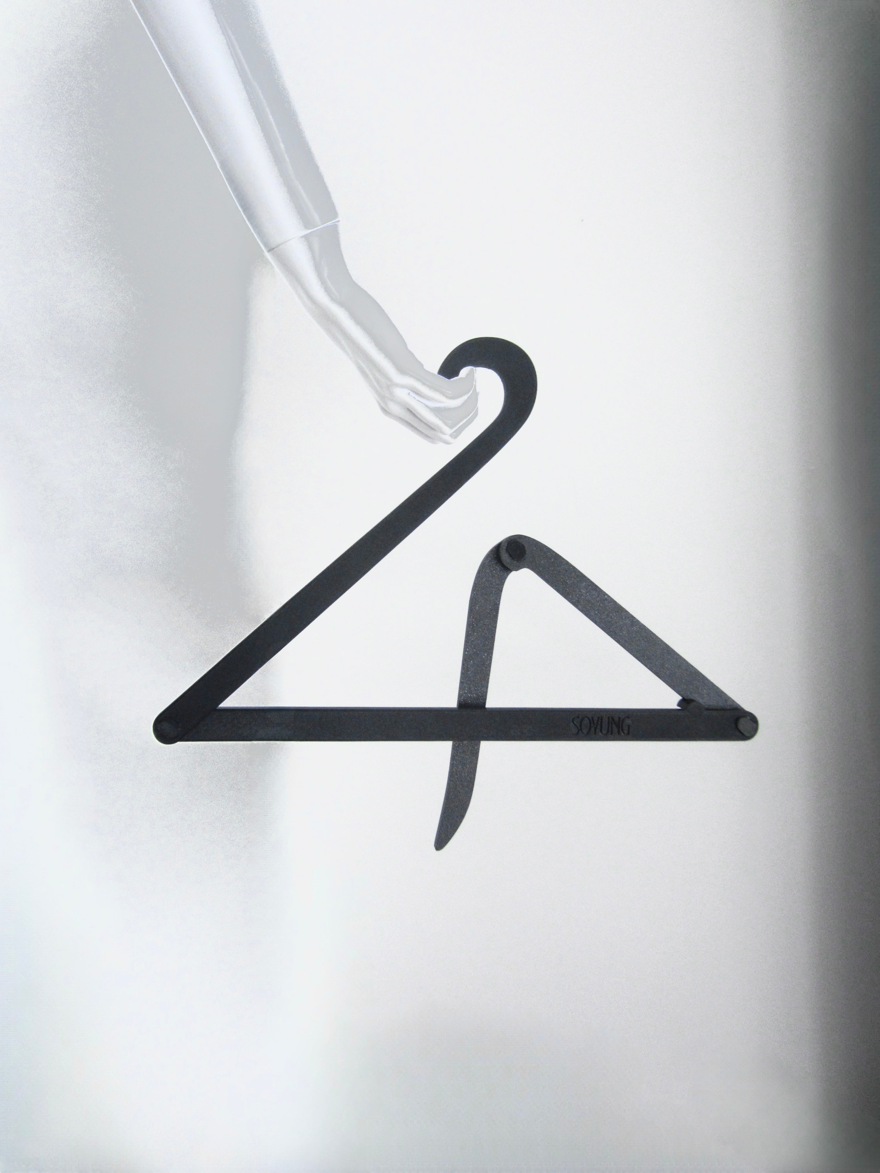 COLLAPSIBLE HANGER