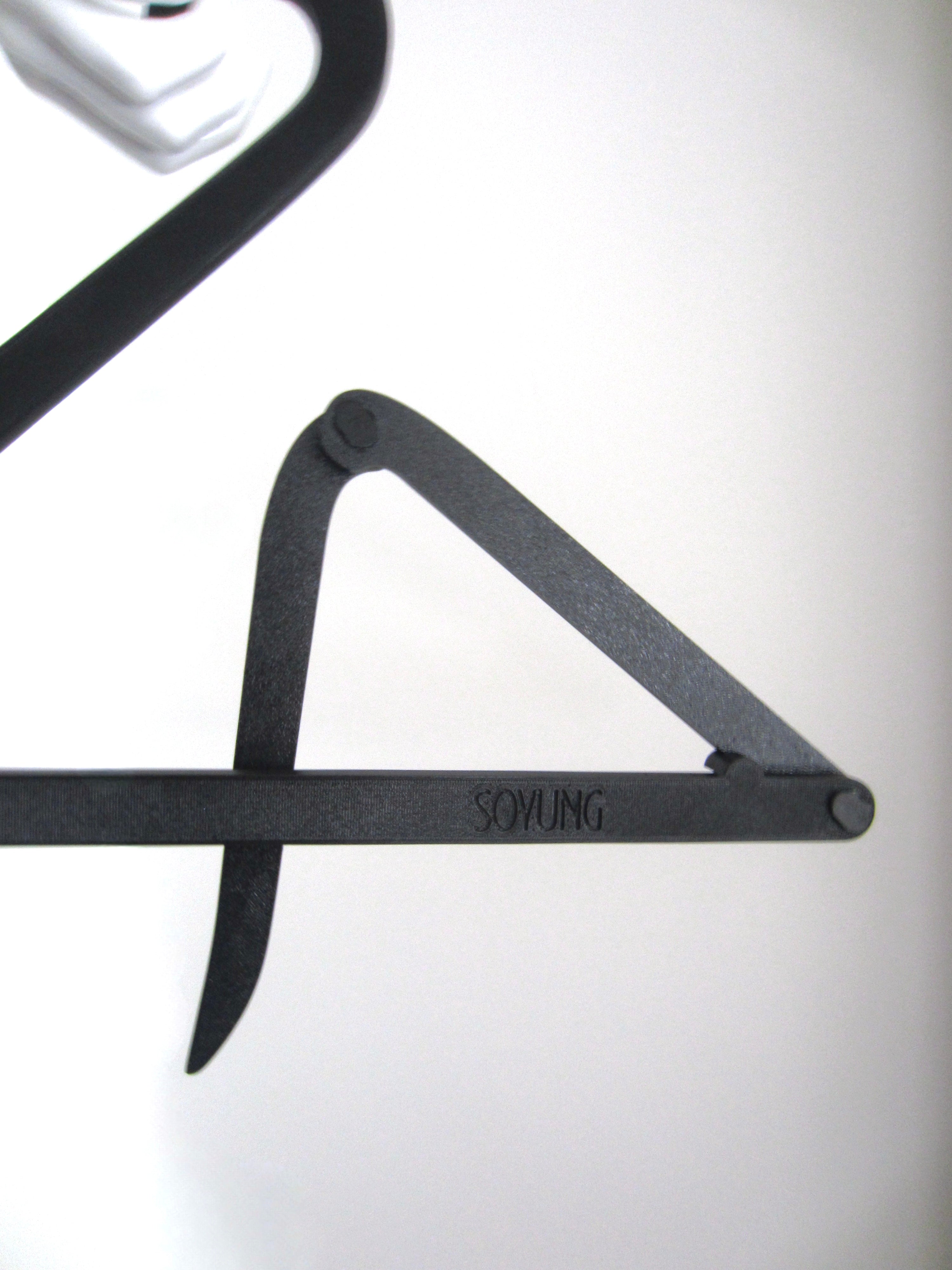 COLLAPSIBLE HANGER