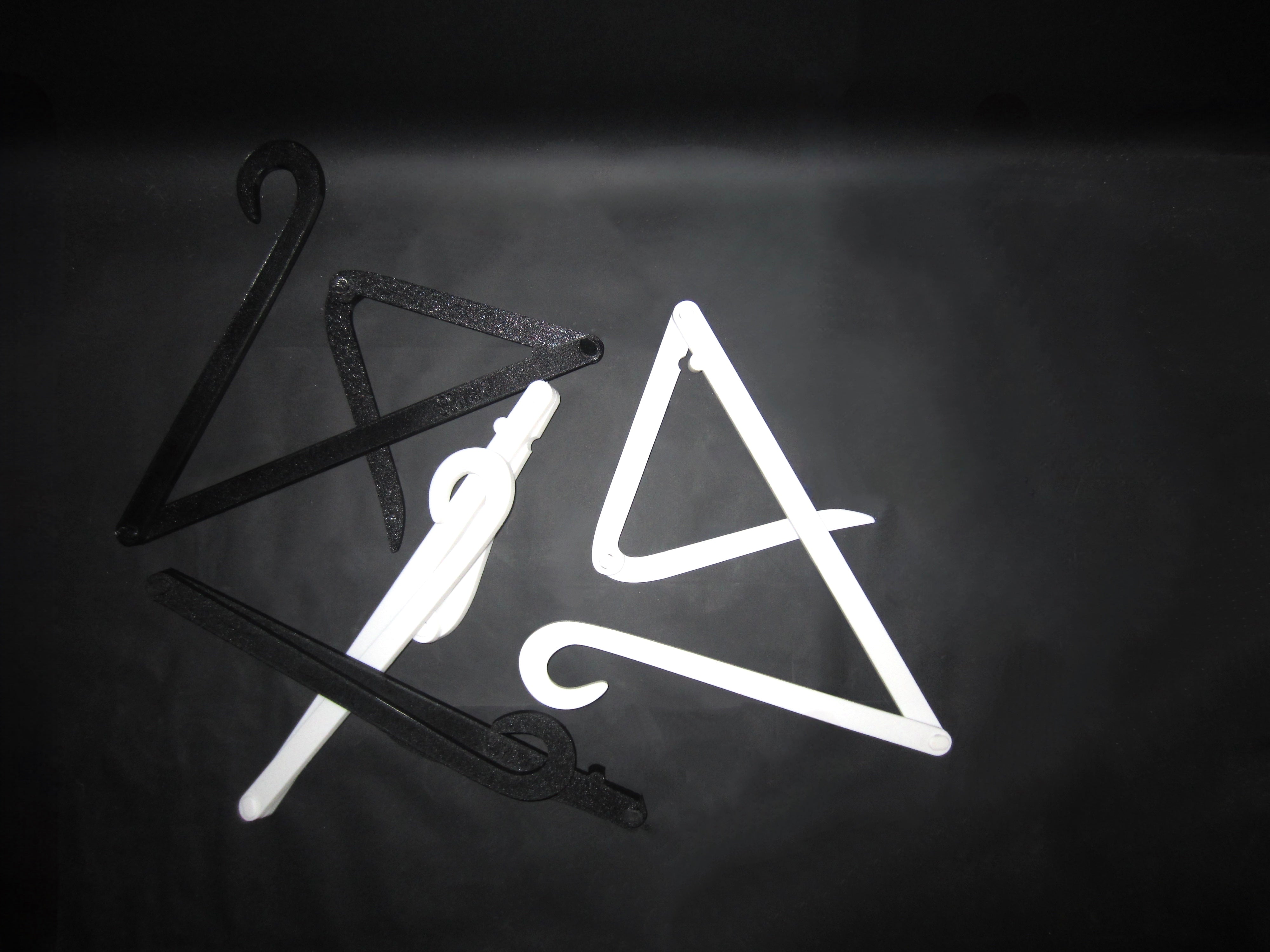 COLLAPSIBLE HANGER